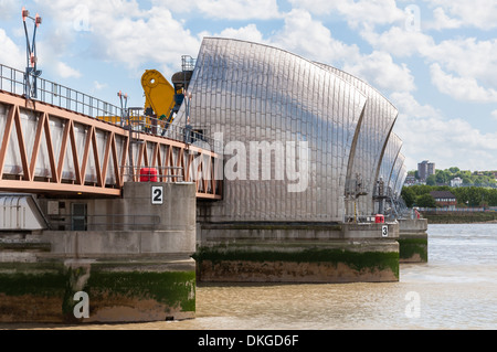 Die Thames Barrier - Nahaufnahme von beweglichen Sperrwerks im Osten von London, Vereinigtes Königreich Stockfoto