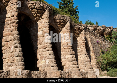 Vogelnester in der Terrasse Wände, Park Güell, Barcelona, Katalonien, Spanien Stockfoto