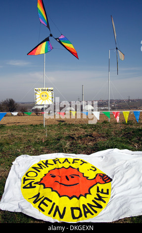 Windrad vor Kernkraft Werk, Neckarwestheim, Baden-Württemberg, Deutschland, Europa Stockfoto