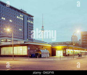 Fernsehturm, Berolina Straße, Berlin, Deutschland Stockfoto