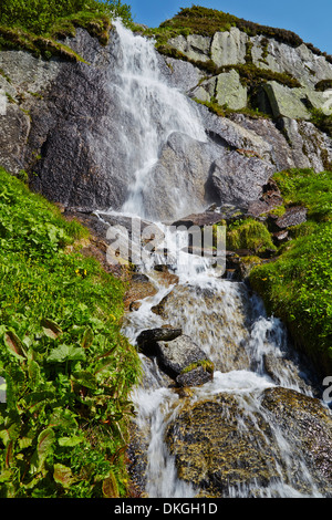 Wasserfall am Grimselsee, Berner Oberland, Schweiz Stockfoto