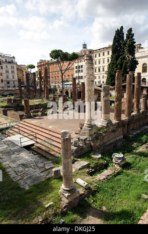 Tempel von Juturna in Largo di Torre Argentina - Rom, Italien Stockfoto