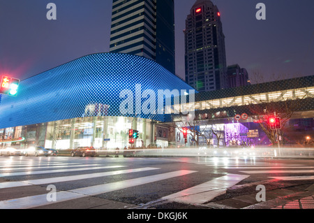 Hong Kong Plaza (Nord-Block) Shopping-Mall in Shanghai, China. Huangpi Straßen- und Huaihai Middle Road Kreuzung. Stockfoto