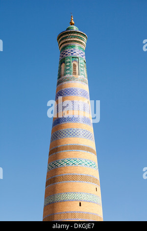 Islam Glaubensgemeinschaft Minarett, Ichan Kala, Chiwa, Usbekistan Stockfoto