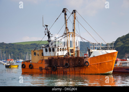 Fischerboot bei Polruan in der Nähe von Fowey, Cornwall, England. Stockfoto