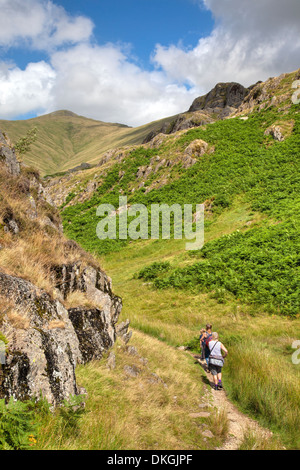 Wandern in den Bergen in der Nähe von Grasmere, Lake District, Cumbria, England. Stockfoto