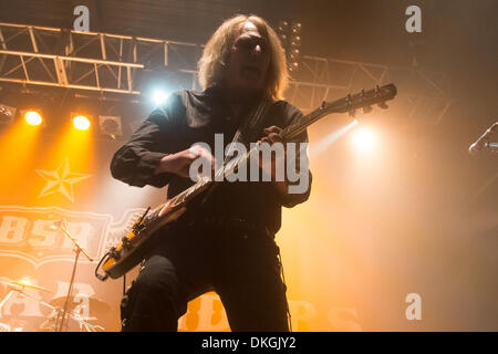 Inverness, Schottland. 5. Dezember 2013.  Black StarRider durchführen, bei der Ironworks(Inverness, United Kingdom) Credit: Thomas Bisset/Alamy Live News Stockfoto