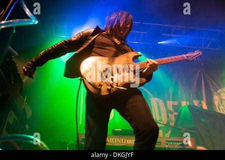 Inverness, Schottland. 5. Dezember 2013.  Die Tote Gänseblümchen durchführen unterstützt Black StarRider (Inverness, Großbritannien) Credit: Thomas Bisset/Alamy Live News Stockfoto