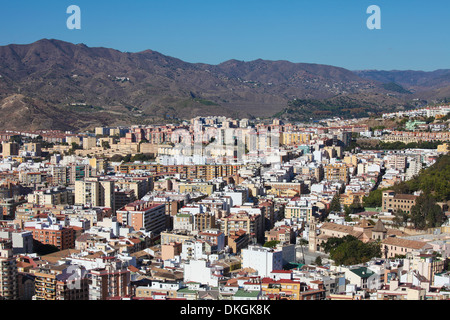 Blick auf das Zentrum von Malaga, Andalusien, Spanien, von der Festung Gibralfaro. Stockfoto