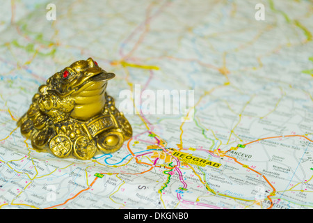 Geld Kröte auf Karte zeigen, Belgrad, Hauptstadt von Serbien Stockfoto