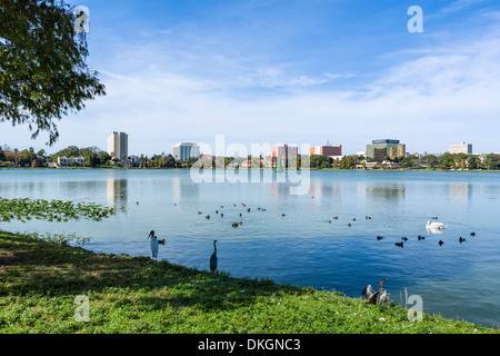 Blick über See Morton in Richtung der historischen Innenstadt, Lakeland, Polk County, Zentral-Florida, USA Stockfoto