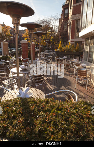 Newbury Street ist eine lebendige Gegend Back Bay in Boston. Stockfoto