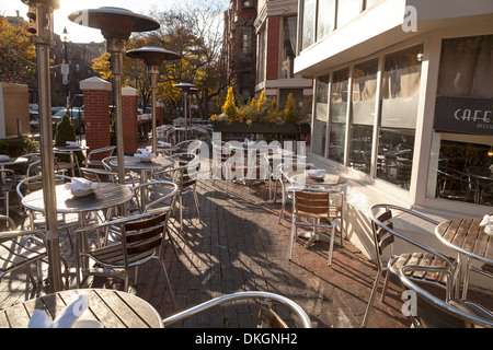 Newbury Street ist eine lebendige Gegend Back Bay in Boston. Stockfoto