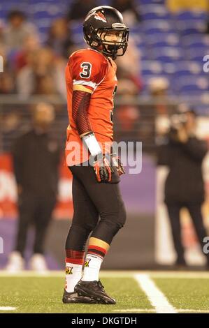 5. Dezember 2013: Linganore Lancer WR Sam Weir (3) erwartet die Snap in Aktion zwischen die Franklin-Indianer und Linganore Lancers bei den MD 3A Fußball Staatsmeisterschaften im M & T Bank Stadium in Baltimore, MD. Franklin besiegte Linganore 20-7. Stockfoto