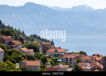 Blick von St. Nicholas Church Perast, Bucht von Kotor, UNESCO World Heritage Site, Montenegro, Europa Stockfoto