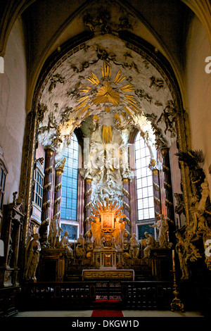 St. Michaels Kirche Krypta und Altar, Wien, Österreich, Europa Stockfoto