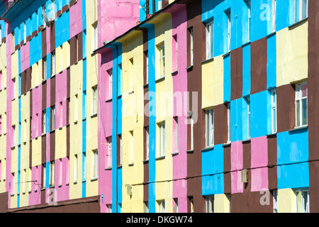 Farbige Apartmenthäuser, sibirische Stadt Anadyr, Provinz Tschukotka, russischen Fernen Osten, Eurasien Stockfoto