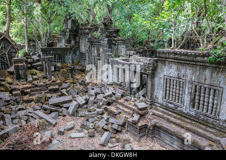 Beng Mealea Tempel, überwuchert und herunterfallen, Angkor, UNESCO-Weltkulturerbe, Provinz Siem Reap, Kambodscha, Südost-Asien Stockfoto