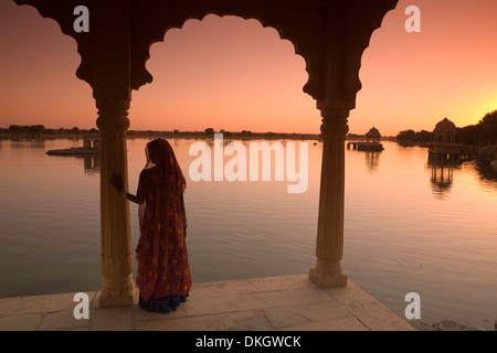 Frau in traditioneller Kleidung, Jaisalmer, westlichen Rajasthan, Indien, Asien Stockfoto