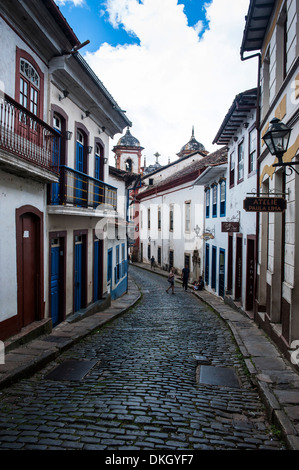 Historische Häuser in der alten Bergbau Stadt von Ouro Preto, UNESCO-Weltkulturerbe, MInas Gerais, Brasilien, Südamerika Stockfoto