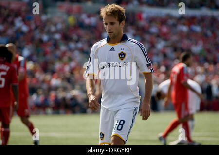 6. Juni 2009 - Toronto, Ontario, Kanada - 6. Juni 2009: Galaxy vorwärts Mike Magee (18) während der ersten Hälfte gegen den Toronto FC. Die Los Angeles Galaxy kam nach Toronto in der MLS regular Season und der Toronto FC 2: 1 im BMO Field in Toronto, ON zu schlagen. (Kredit-Bild: © Steve Dachgaube/Southcreek Global/ZUMApress.com) Stockfoto