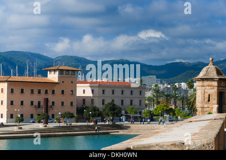 Stadtmauer und Parc De La Mar, Palma De Mallorca, Mallorca, Balearen, Spanien, Mittelmeer, Europa Stockfoto