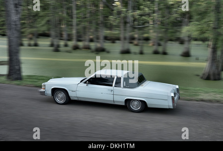 1981 Cadillac Coupe de Ville. durch die Bayou in Indianola Mississippi USA Stockfoto