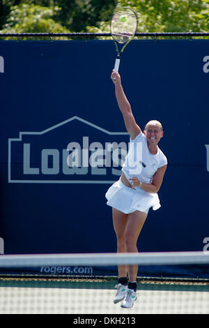 15. August 2009 - Toronto, Ontario, Kanada - 15. August 2009: Deutschlands Anna-Lena Grönefeld dient am Eröffnungstag bei den Frauen Rogers Cup Tennis gespielt im Rexall Centre, York University in Toronto, ON. (Kredit-Bild: © Steve Dachgaube/Southcreek Global/ZUMApress.com) Stockfoto