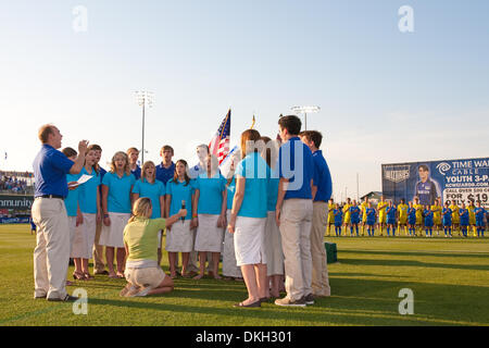 6. Juni 2009: Mitglieder der EHCS Ministerien Team singen die Nationalhymne vor dem Start der MLS Übereinstimmung zwischen der Columbus Crew und Kansas City Wizards. Die Columbus Crew besiegte die Kansas City Wizards 2-0 im CommunityAmerica Ballpark, Kansas City, KS. (Kredit-Bild: © Tyson Hofsommer/Southcreek Global/ZUMApress.com) Stockfoto