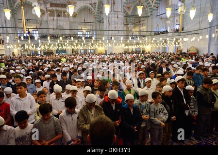 Fatih-Moschee, die warten auf die Kinder zu beten, Istanbul Türkei Stockfoto