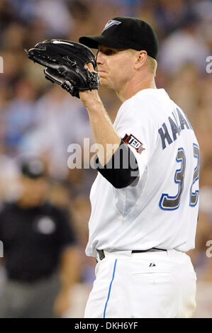 5. August 2009 - Toronto, Ontario, Kanada - 4. August 2009: Toronto Blue Jays ab Krug Roy Halladay (32) ist mit Abscheu nach Verzicht auf einen Home Run zu New York Yankees First Baseman Mark Teixeira (25) im 8. Inning zu sehen. Die New York Yankees besiegten die Toronto Blue Jays 5-3, in der MLB Spiel spielte im Rogers Centre in Toronto, ON (Credit-Bild: © Adrian Gauthier/So Stockfoto