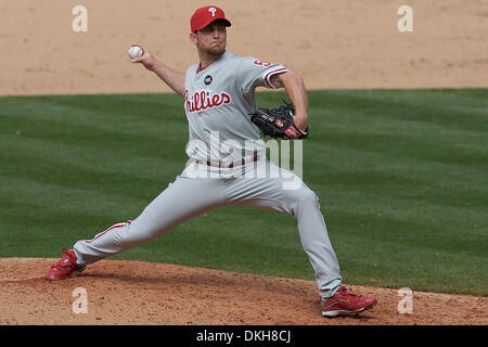 Philadelphia Phillies näher Brad Lidge seinen zweiten blies sparen Gelegenheit in einer Reihe, zwei aus neunten Inning Hauptdurchlauf, Rafael Furcal, die das Spiel zum 2: 2 gebunden aufgeben (Credit-Bild: © Tony Leon/Southcreek Global/ZUMApress.com) Stockfoto