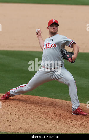 Philadelphia Phillies näher Brad Lidge seinen zweiten blies sparen Gelegenheit in einer Reihe, zwei aus neunten Inning Hauptdurchlauf, Rafael Furcal, die das Spiel zum 2: 2 gebunden aufgeben (Credit-Bild: © Tony Leon/Southcreek Global/ZUMApress.com) Stockfoto