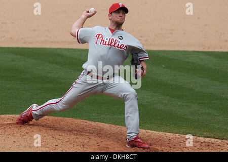 Philadelphia Phillies näher Brad Lidge seinen zweiten blies sparen Gelegenheit in einer Reihe, zwei aus neunten Inning Hauptdurchlauf, Rafael Furcal, die das Spiel zum 2: 2 gebunden aufgeben (Credit-Bild: © Tony Leon/Southcreek Global/ZUMApress.com) Stockfoto