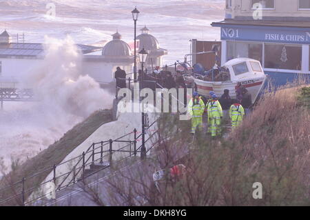 Cromer, Norfolk, Großbritannien. 6. Dezember 2013. Küstenwache blockieren den Zugriff auf Cromer Promenade. Bildnachweis: John Worrall/Alamy Live-Nachrichten Stockfoto