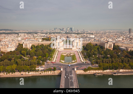 Die Jardins du Trocadéro vom Eiffelturm in Paris, Frankreich, Europa Stockfoto