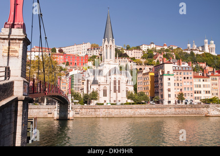 Eglise und Passerelle St. Georges über den Fluss Saone, Vieux Lyon, Rhone, Rhône-Alpes, Frankreich Stockfoto