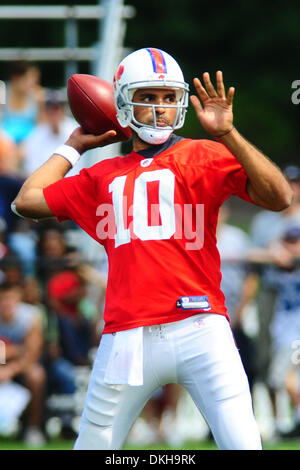 Buffalo Bills quarterback Gibran Hamdan Sets zu werfen den Ball während des Trainings am Freitag am St. John Fisher College in Rochester, NY. (Kredit-Bild: © Michael Johnson/Southcreek Global/ZUMApress.com) Stockfoto