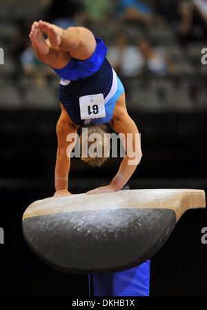 VISA Gymnastik Meisterschaft 2009, Tag2 von der Männer Wettbewerb im American Airlines Center.  Cameron Rogers am Sprung. (Kredit-Bild: © Steven Leija/Southcreek Global/ZUMApress.com) Stockfoto