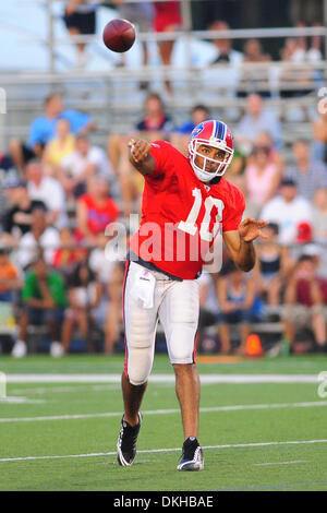 Buffalo Bills Quarterback Gibran Hamdan wirft den Ball nach unten Feld während der Montag Abend Praxis am St. John Fisher College in Rochester, NY. (Kredit-Bild: © Michael Johnson/Southcreek Global/ZUMApress.com) Stockfoto