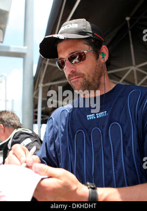 4. Juli 2009 - Daytona Beach, Florida, USA - 4. Juli 2009... Schauspieler und Fahrer Patrick Dempsey Autogramme vor dem Start des Rennens Brumos Porsche 250 am Samstag, 4. Juli 2009 auf dem Daytona International Speedway in Daytona Beach, FL. (Credit-Bild: © Southcreek Global/ZUMApress.com) Stockfoto