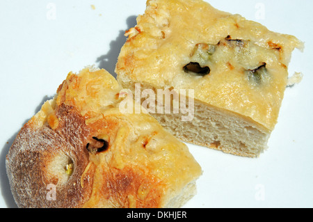 Italienischen Parmesan und Frühlingszwiebeln Focaccia-Brot. Stockfoto