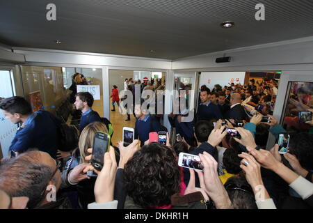 Santiago De La Ribera, Murcia, Spanien. 5. Dezember 2013.  FC Barcelona Spieler kommen in San Javier Flughafen Credit: Tony Henshaw/Alamy Live News Stockfoto