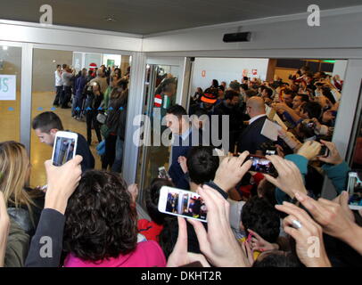 Santiago De La Ribera, Murcia, Spanien. 5. Dezember 2013.  FC Barcelona Spieler kommen in San Javier Flughafen Credit: Tony Henshaw/Alamy Live News Stockfoto