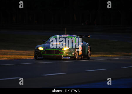 11. Juni 2009 - Le Mans, Frankreich - Drayson Racing Aston Martin Vantage V8 Fahrer JONNY COCKER, von England in der Qualifikation für die 24 Stunden von Le Mans, Donnerstag, 11. Juni 2009, in Le Mans, Frankreich. (Kredit-Bild: © Rainier Ehrhardt/ZUMAPRESS.com) Stockfoto