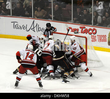 25. November 2009 - schlagen Anaheim, Kalifornien, USA - NHL HOCKEY - The Anaheim Ducks die Carolina Hurrikan 3-2 im Honda Center, Anaheim, Kalifornien. (Kredit-Bild: © Scott Mitchell/ZUMA Press) Stockfoto