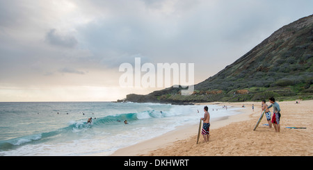 Menschen genießen die Strand, Sandy Beach, Hawaii Kai, Honolulu, Oahu, Hawaii, USA Stockfoto