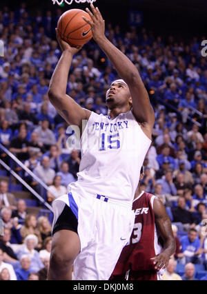 Kentuckys DeMarcus Cousins stellen wie Kentucky Reiter 92-63 auf Samstag, 21. November 2009 in Lexington, Kentucky Foto von Mark Cornelison besiegte in zwei seiner 18 Punkte | Personal. (Kredit-Bild: © Lexington Herald-Leader/ZUMApress.com) Stockfoto