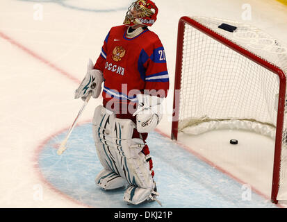 25. Februar 2010 - Vancouver, British Columbia, Kanada - Eishockey: Kanada schlagen Russland 7-3. Winterspiele in Vancouver 2010. Im Bild: Russische Torhüter EVGENY NABOKOV. (Kredit-Bild: © Aleksander V.Chernykh/PhotoXpress/ZUMA Presse) Stockfoto