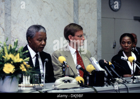 Nelson Mandela und Carl Bildt Stockfoto